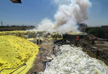 Сера загорелась на территории индустриальной зоны в Шымкенте