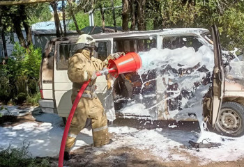 БҚО-да жанып жатқан көлік 11 минутта сөндірілді