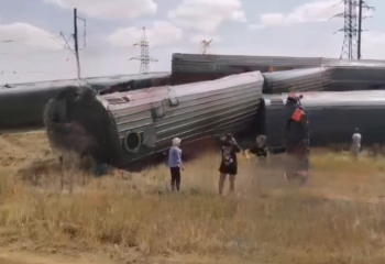 Пассажирский поезд сошел с рельсов в Волгоградской области РФ