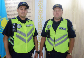 Застрявшего в лифте многоэтажки двухлетнего ребенка спасли полицейские в Атырау