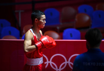 Боксер Сакен Бибосынов одолел чемпиона Европы и прошел в четвертьфинал ОИ-2024