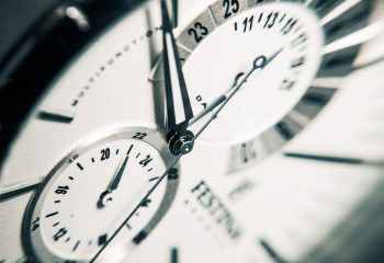 Уақыт белдеуін ауыстыруға қарсы петиция: ДСМ ұстанымын білдірді