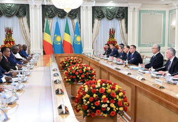 Президенты Казахстана и Конго провели переговоры в расширенном формате