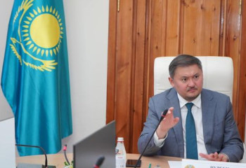 Саясат Нурбек обсудил с жителями Карагандинской области переподготовку педагогических кадров
