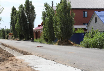 Освещение и асфальтирование ведется в  жилом массиве в Актобе