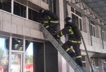 Огнеборцы ликвидировали загорание в здании автовокзала в Усть-Каменогорске