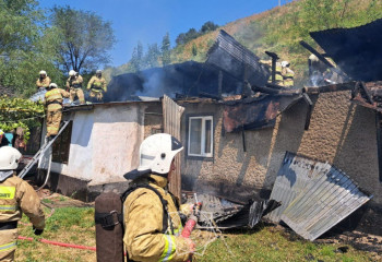 Вспыхнувший в Алматы пожар оперативно ликвидировали огнеборцы