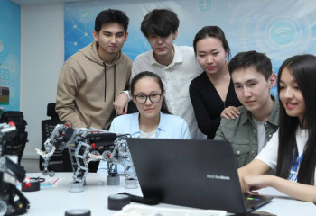 «Үміт үзбеңіздер!». Саясат Нұрбек грантсыз қалған түлектерге үндеу жасады