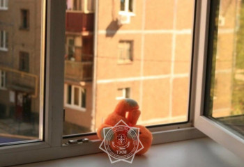 6 жастағы бала төртінші қабаттың терезесінен құлады