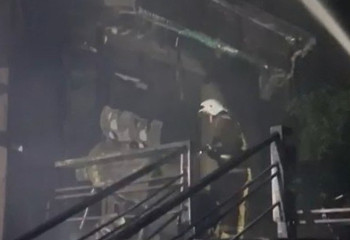 Огнеборцы Алматы потушили горящий коттедж