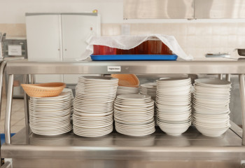 Оставили детей голодными: 5 заведующих детсадами воровали деньги на питание дошколят