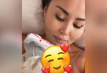 Баян Максаткызы поздравили с рождением дочери в 50 лет