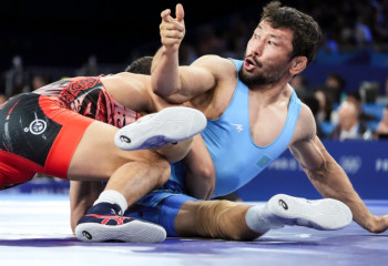 Демеу Жадыраев атақты қырғыз балуанын жеңіп, жартылай финалға шықты