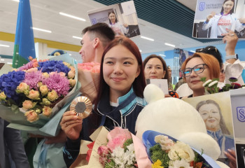 «Наша Саша лучше всех!» Как в Алматы встретили чемпионов Олимпиады