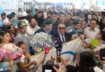 Министр обороны наградил Ислама Сатпаева и Наримана Курбанова медалью «Ел қорғаны»