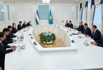Presidents of Kazakhstan and Uzbekistan hold talks in narrow format