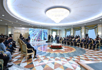 Главы Казахстана и Узбекистана приняли участие в церемонии прибытия контейнерного поезда из Сианя в Ташкент