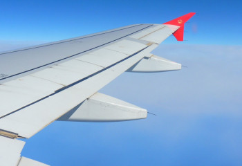 Көлік министрлігі үш әуе компаниясы мен төрт ұшқышқа айыппұл салды