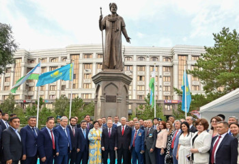 Астана төрінде Әлішер Науаиға ескерткіш ашылды