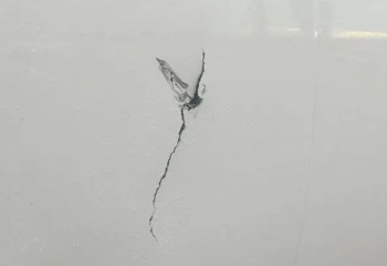 Астанада Атырауға ұшқалы тұрған ұшақ зақымданды