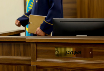 Машинисты электропоездов в Астане добились через суд увеличения надбавки к зарплате за вредные условия труда