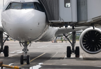 Авиарейс «Астана-Алматы» задерживается из-за повреждения двигателя самолета