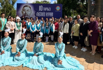 Стихотворение Абая «Ғылым таппай мақтанба» прозвучало на 9 языках мира