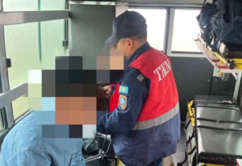 ТЖМ өкілдері жол апатынан зардап шеккендерге көмектесті