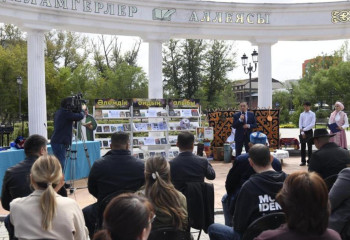 Астанадағы «Журналистер» саябағы мен «Қаламгерлер» аллеясында Абай мұрасы ұлықталды