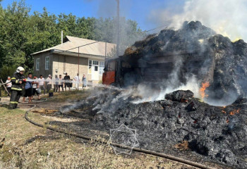 Груженный сеном грузовик загорелся в Туркестанской области
