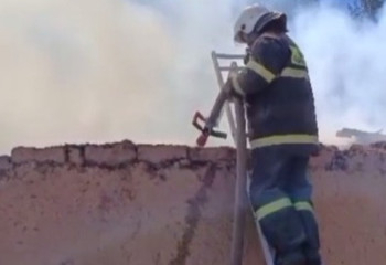 Пожарные проехали 25 километров и потушили 7 тонн прессованного сена в Туркестанской области