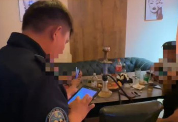 Таразда кафелерде кальян шеккен 20 адамға айыппұл салынды