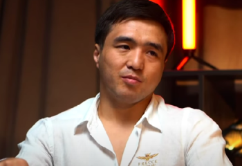 «Төрт жылда бір берілетін айлық». Елдос Сметов 250 мың долларға қатысты сұраққа нүкте қойды