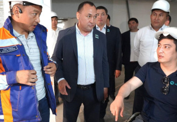 Мәжіліс депутаты Түркістанда 2 мың балаға арналған жайлы мектеп құрылысымен танысты