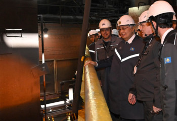 Президент Токаев посетил металлургический комбинат Qarmet в Темиртау