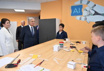 Президент посетил Дворец школьников «Кәусар» в Карагандинской области