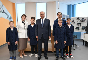 Мемлекет басшысы «Кәусар» оқушылар сарайын аралады