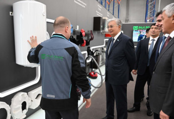 Мемлекет басшысы тұрмыстық техника өндірісімен танысты