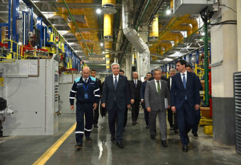 Президент дөңгелек шығаратын кәсіпорынға барды