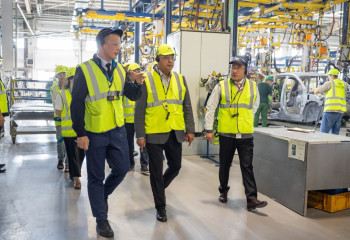 Қазақстандық автоөнеркәсіп өкілдері депутатқа өзекті мәселелер туралы айтты