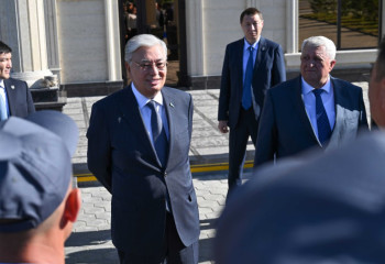 Глава государства побеседовал с тружениками села Шахтер