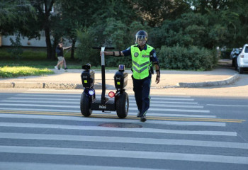 Полицейские будут патрулировать улицы на Segway с сиренами и огнями в ВКО