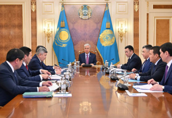 Президент Үкімет мүшелерімен еліміздің экономикалық жағдайын талқылады