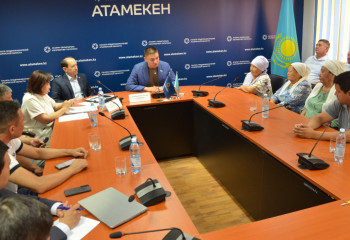 Мажилисмен обсудил вопросы компенсации с атыраускими фермерами