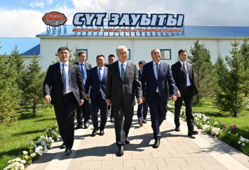 Президент посетил доильный центр и молочный завод агрофирмы «Родина»