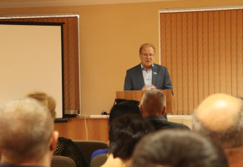 Мәжілістің вице-спикері ауыр жүк көліктері жүргізушілерімен кездесті