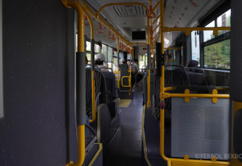 Пьяный мужчина набросился на водителя автобуса в Шымкенте, погибла женщина