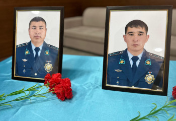 Патрульное авто лоб в лоб столкнулось с минивэном – погибли шестеро человек