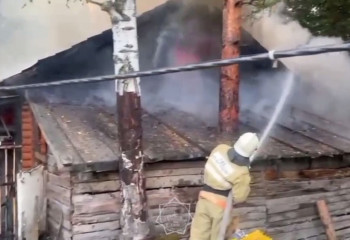 Вспыхнувший на базе отдыха пожар потушили огнеборцы ВКО