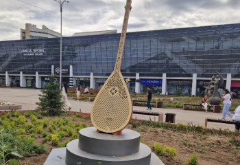 Восемь МАФов в национальном стиле установили в центре Караганды